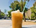 Tejuino-. Bebida ancestral refrescante hecha a base de maíz fermentado y piloncillo, consumida tradicionalmente en el occidente de México. ESPECIAL