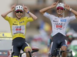 Del Toro se ha convertido en un referente para una generación completa de mexicanos que sueña con verlo conseguir más éxitos. En la fotografía, el ciclista esloveno Tadej Pogacar (i) y el ciclista mexicano Isaac del Toro (d). EFE/G. Horjacajuelo