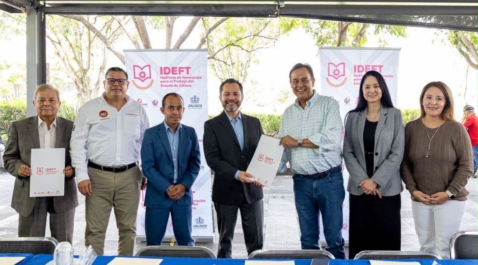 El IDEFT y Grupo PISA firmaron un convenio para capacitar y certificar las competencias laborales de su personal en Jalisco. CORTESÍA.