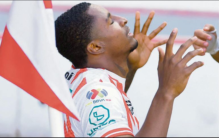 Juan David Valencia marcó el gol que le dio la victoria al Necaxa en su casa. ESPECIAL