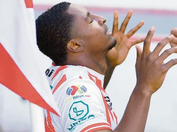 Juan David Valencia marcó el gol que le dio la victoria al Necaxa en su casa. ESPECIAL