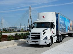 Un camión en la ceremonia de apertura del Gordie Howe International Bridge en Windsor, Canadá, AP/P. Sancya