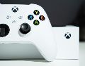 Durante la caída global de Xbox, diversos jugadores reportaron haber logrado descargar e instalar títulos que jamás habían adquirido. Unsplash