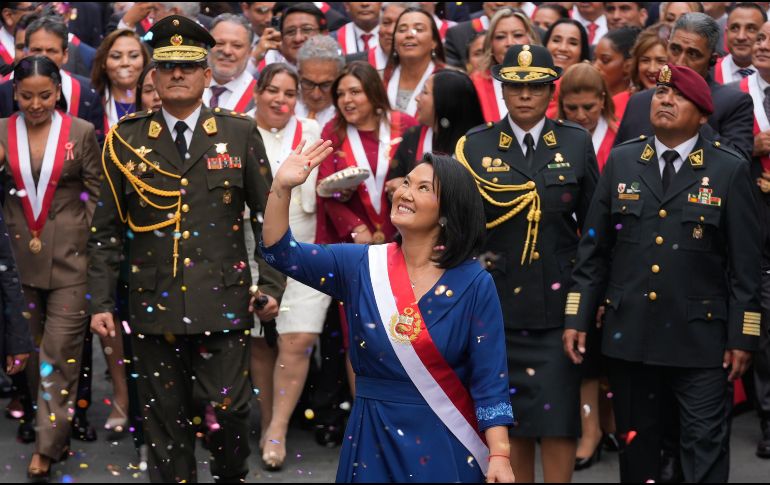 La presidenta de Perú, Keiko Fujimori, camina hacia el palacio presidencial después de su toma de posesión en Lima, Perú, el martes 28 de julio de 2026. AP/ M. Mejía