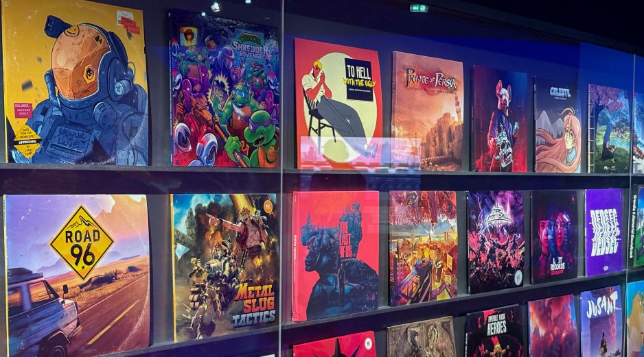 La exposición propone un recorrido cronológico y temático en torno al desarrollo de la industria. EFE / P. Cardona.