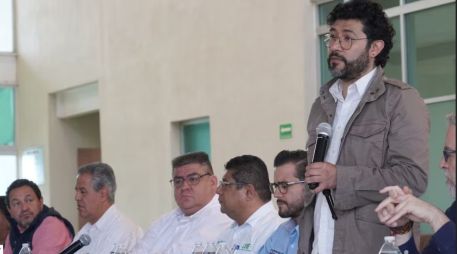 Reunión entre el secretario del trabajo y previsión social, Marath Bolaños, y familiares de los 63 mineros de Pasta de Conchos, Coahuila. X/@marathb