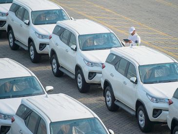 Compañías de la industria automotriz están regresando su producción al Norte. AFP