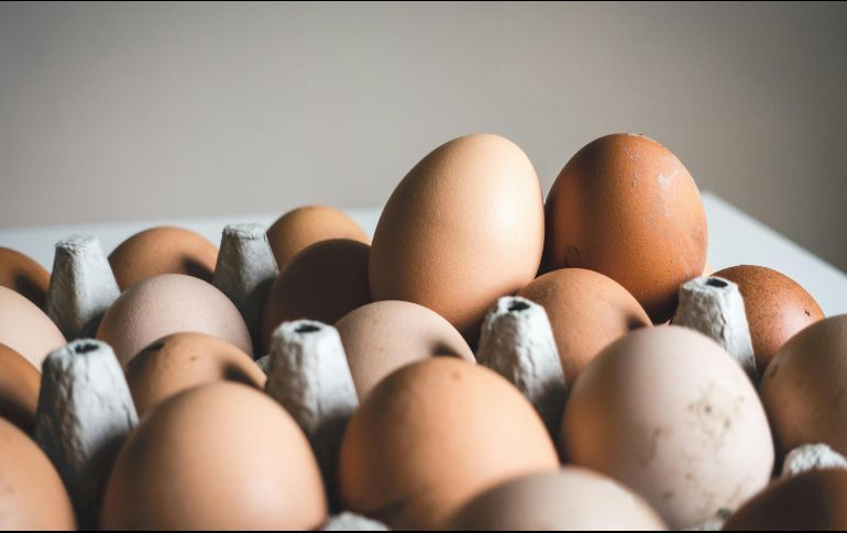 La FDA y los CDC investigan un brote de Salmonella vinculado a más de 19 millones de huevos en Estados Unidos. Unsplash