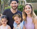 Álvaro Romero y Daniela Maldonado con Alessa y Regina Romero. GENTE BIEN JALISCO / Revista del 31 de julio 2026