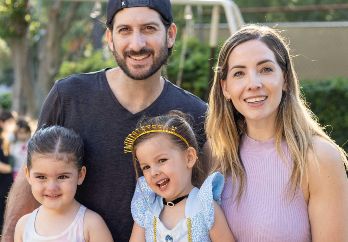 Álvaro Romero y Daniela Maldonado con Alessa y Regina Romero. GENTE BIEN JALISCO / Revista del 31 de julio 2026