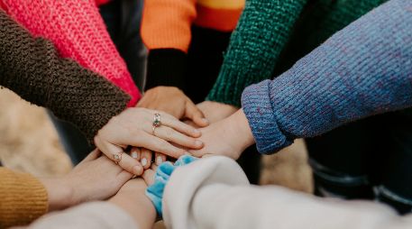 Esta fecha conmemorativa busca resaltar el inmenso valor de los vínculos humanos genuinos y su impacto positivo en la sociedad moderna. Unsplash