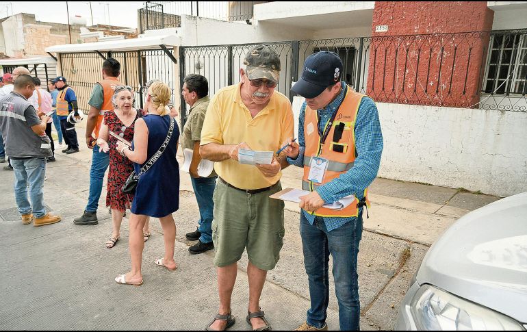 El SIAPA prevé aplicar en agosto los primeros descuentos de 80% en los recibos de usuarios afectados por el suministro de agua sucia. El apoyo será automático, una vez que la CEDH emita el dictamen correspondiente. Únicamente beneficiará a quienes no tengan adeudos. ESPECIAL