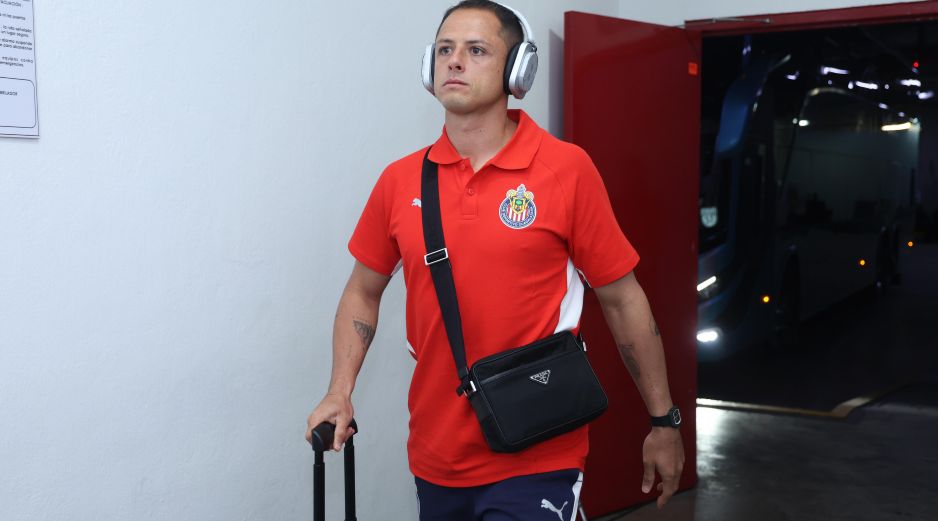 El delantero mexicano respondió de manera tajante a los cuestionamientos de la prensa sobre su nivel actual frente a las leyendas del balompié mundial. IMAGO 7