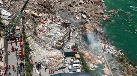 Vista aerea tomada con un dron el 17 de julio de 2026 del sitio de un derrumbe de una montaña provocado por las lluvias a lo largo de una sección del río Wujiang, en la municipalidad de Chongqing, en el suroeste de China. Xinhua/H. Wei