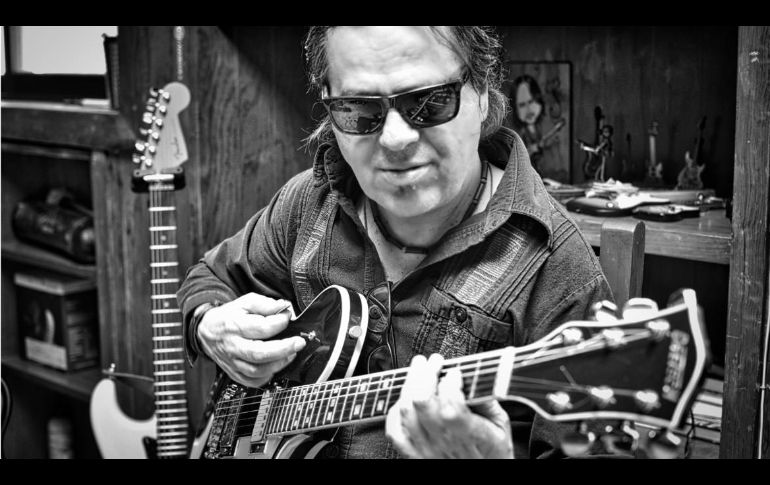 José Manuel Aguilera homenajea a la literatura mexicana con su nuevo disco, un álbum instrumental donde cada composición nace de un libro. ESPECIAL