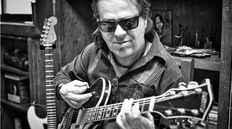 José Manuel Aguilera homenajea a la literatura mexicana con su nuevo disco, un álbum instrumental donde cada composición nace de un libro. ESPECIAL