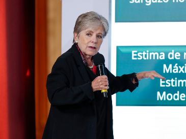 La secretaria de Medio Ambiente y Recursos Naturales (Semarnat), Alicia Bárcena, habla durante una rueda de prensa este jueves en Palacio Nacional en Ciudad de México. EFE/I. Esquivel