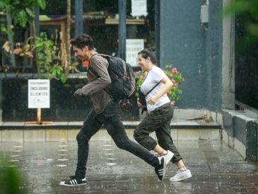 Las autoridades advierten explícitamente evitar salir de casa si no es estrictamente necesario durante las tormentas y jamás intentar cruzar corrientes de agua. EL INFORMADOR / ARCHIVO