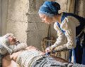 La actriz, Jodie Comer, da vida a la Hermana Brígida, quien se convierte en una figura clave para el protagonista. ESPECIAL