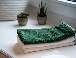 Existen trucos sencillos que ayudan a neutralizar el olor a humedad en toallas, ropa y calzado. UNSPLASH / S. MIEKE
