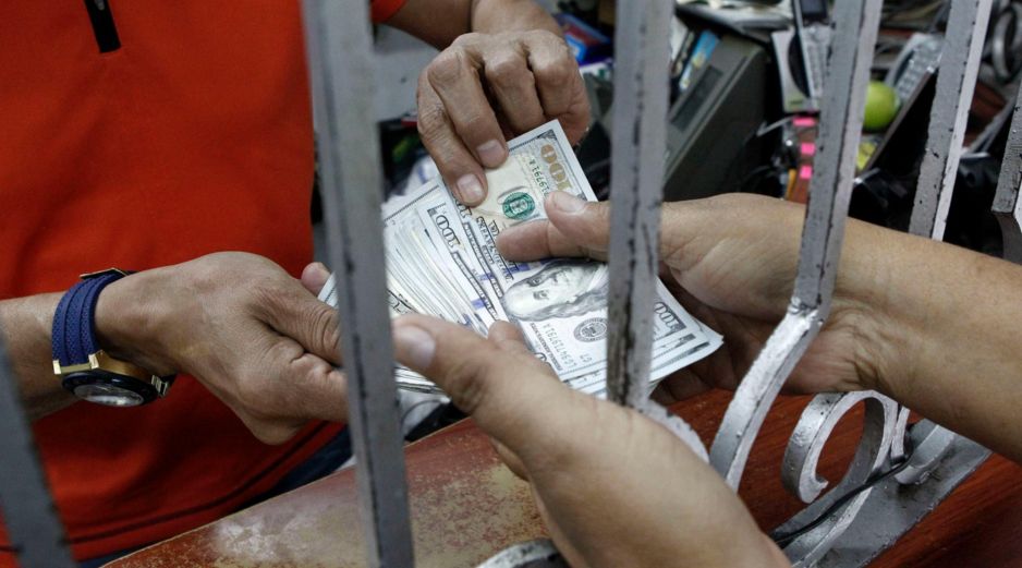 De acuerdo con Banxico, el tipo de cambio alcanzó en julio un máximo de 17.64 pesos por dólar y un mínimo de 17.31. EL INFORMADOR/ARCHIVO