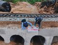 Trabajadores de la Profepa clausuran la zona donde se presentó un derrame de más de 70 mil litros de hidrosulfuro de sodio y cobre. EFE/Profepa