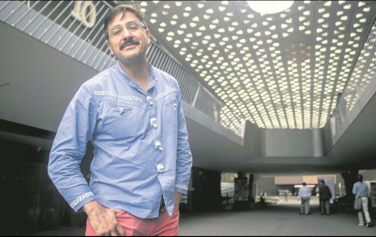 El documentalista Fernando Llanos narra el libro “Desatar amores perros”. EL UNIVERSAL