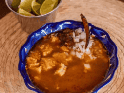 El valor nutricional de su desayuno no se limita únicamente a la carne, sino que notará cómo se enriquece con los elementos que componen el caldo. FACEBOOK / Menudería Lulú