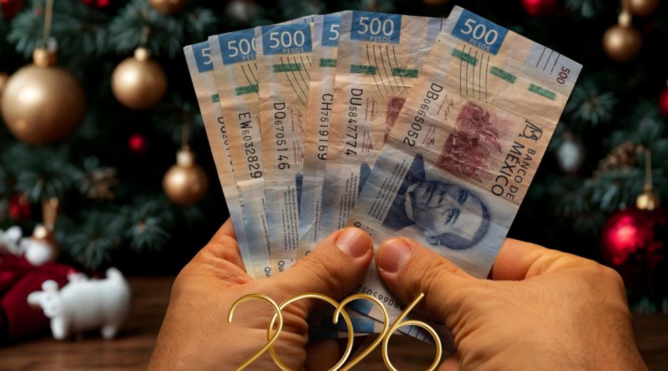 Este dinero entre los pensionados del IMSS e ISSSTE suele destinarse a compras de cara a la Navidad, el pago de deudas antes de fin de año, medicinas, entre otros. ESPECIAL / CANVA