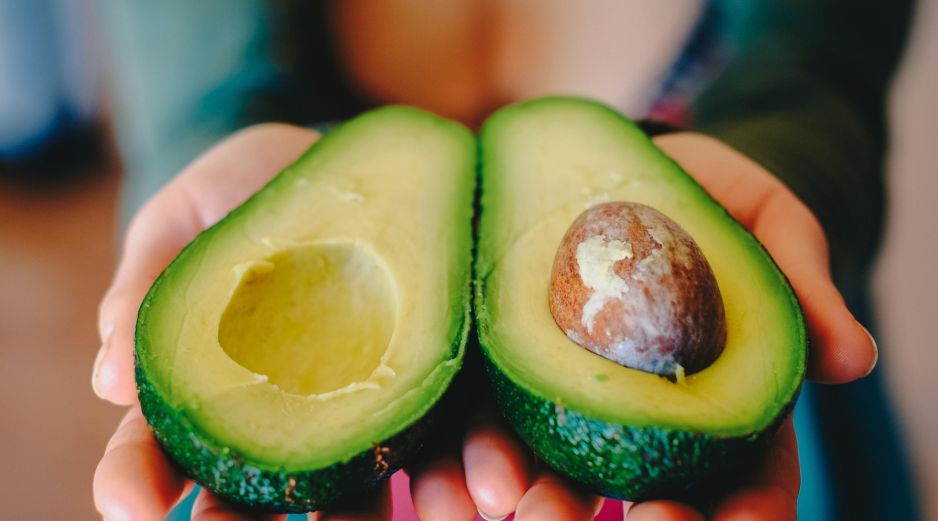 Expertos en nutrición revelan los sorprendentes efectos de cenar aguacate. ESPECIAL/PIXABAY