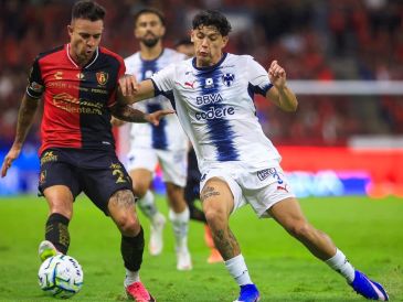 Los rojinegros sufrieron expulsiones, lesiones y errores defensivos en una amarga presentación ante su afición. EL INFORMADOR/ J. ACOSTA.