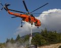 Los dos fallecidos son el piloto rumano del helicóptero y el copiloto griego, según la emisora Skai. EFE/EPA/O. Panagiotou