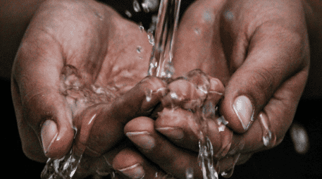 El Sistema Intermunicipal de los Servicios de Agua Potable y Alcantarillado (SIAPA) continúa expandiendo su programa de potabilizadoras móviles. UNSPLASH / M. PHOTOGRAPHY