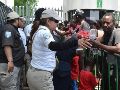 Hasta la noche del sábado, las autoridades federales no han informado sobre si existen personas lesionadas y la situación del proceso de deportación. EFE/ J. Torres