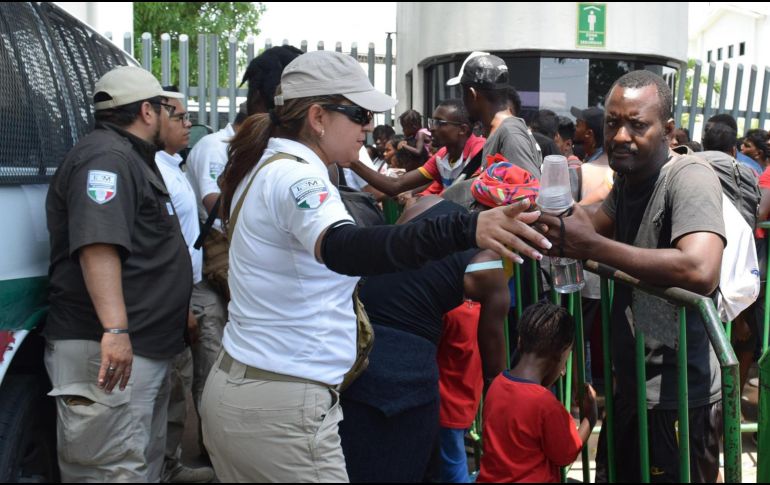 Hasta la noche del sábado, las autoridades federales no han informado sobre si existen personas lesionadas y la situación del proceso de deportación. EFE/ J. Torres