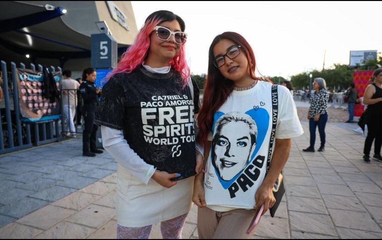 Cada canción fue replicada en las voces de los miles de fanáticos que bailaban, gritaban, y se reían de las ocurrencias de los argentinos. EL INFORMADOR/ J. ACOSTA.