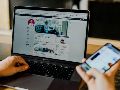 Aunque se trata de un estudio observacional, aporta pruebas sólidas de que el uso precoz de las redes sociales tiene un efecto negativo en las calificaciones de italiano y matemáticas de la población estudiada,. Unsplash