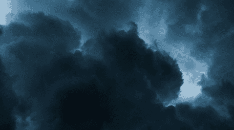 Las condiciones atmosféricas inestables crearon el escenario perfecto para el fenómeno downburst en Monterrey, Nuevo León. UNSPLASH / E. YAKUSHKIN