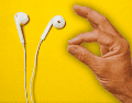Lejos de ser un retroceso, el regreso a los cables en 2026 representa una maduración del consumidor. ESPECIAL / CANVA