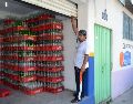 El aumento, señalan, se debe al encarecimiento de insumos para la producción de las bebidas. AP/ARCHIVO