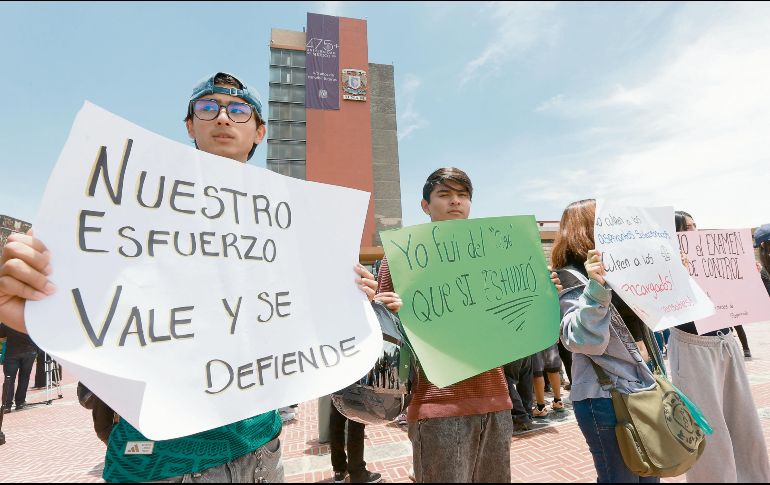 Estudiantes exigen transparencia a la UNAM antes de la aplicación de la prueba presencial. EFE
