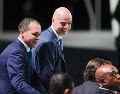 Ali bin Al Hussein (izq.) ha sido un fuerte crítico de la administración de Gianni Infantino. AFP