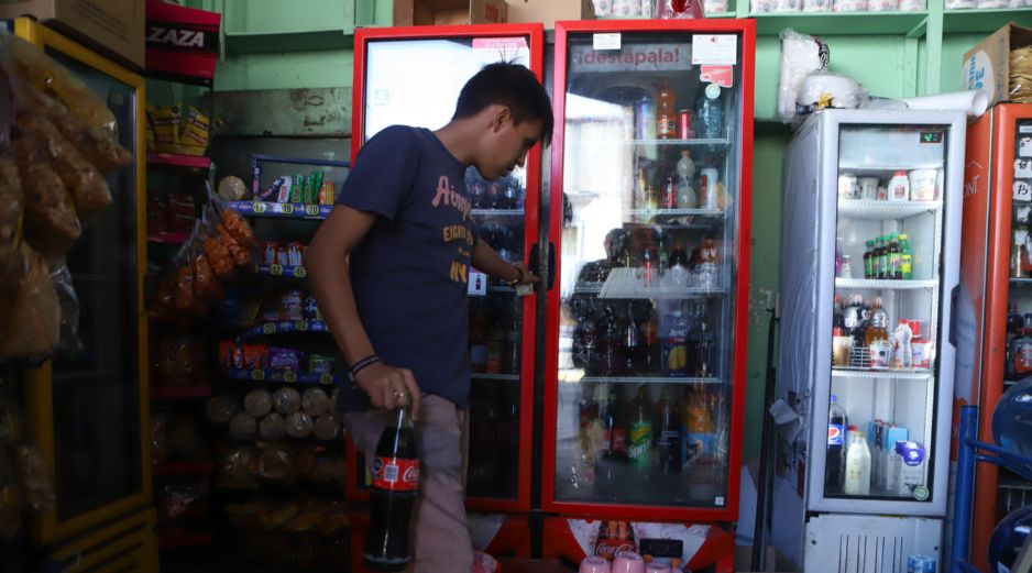 En los últimos seis meses, los productos que han tenido mayores ajustes al alza son las bebidas refrescantes, cigarros, botanas y frituras, embutidos, frutas y verduras. EL INFORMADOR/ARCHIVO