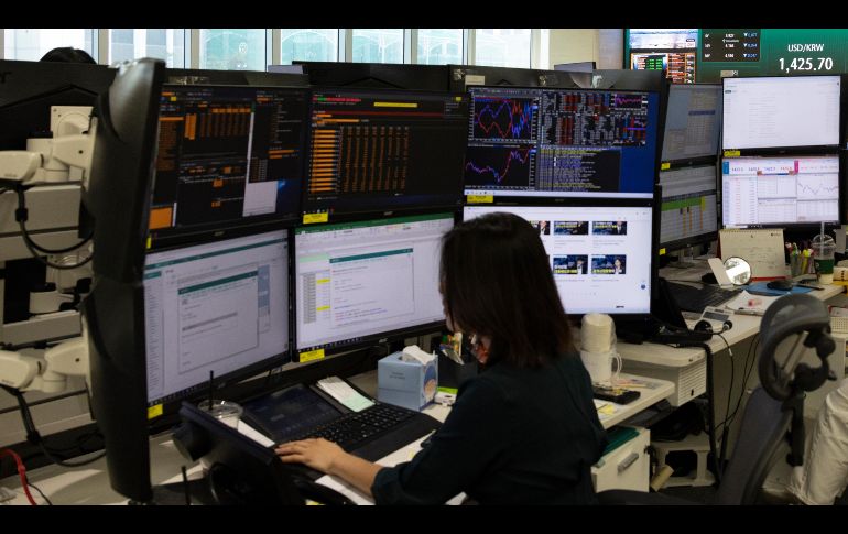 A pesar del retroceso de este miércoles, el mercado mexicano registra un avance del 3.45 % en lo que va de 2026. EFE/J. Heon-Kyun