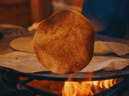 Esta alternativa económica no solo reconforta el estómago en las mañanas, sino que previene la acidez estomacal. ESPECIAL / CANVA