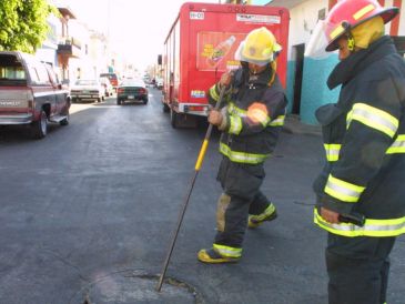 Socorristas llegaron al área para realizar labores de limpieza. EL INFORMADOR/ARCHIVO