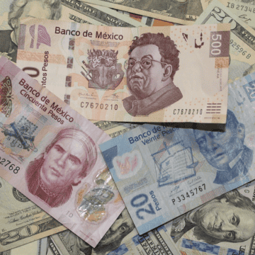 El comportamiento del peso todavía dependerá de factores económicos tanto nacionales como internacionales. CANVA
