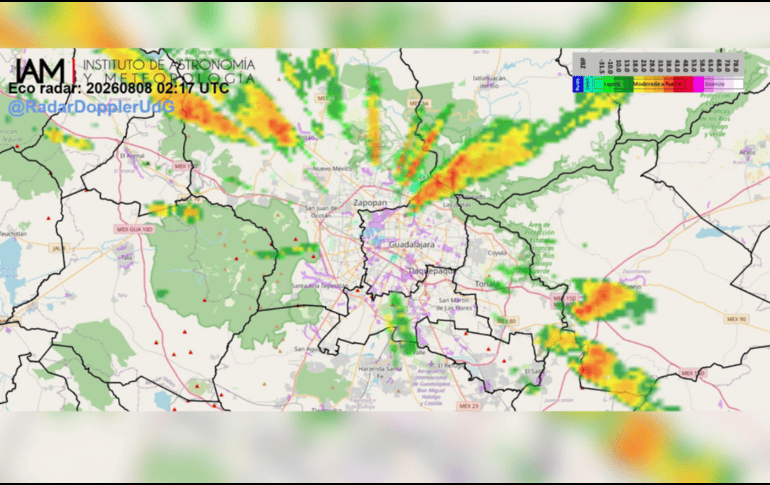La lluvia registrada durante la noche de este viernes ya generó afectaciones a la circulación vial en diferentes puntos de la Zona Metropolitana de Guadalajara. IAM