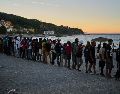 De acuerdo con estimaciones oficiales, alrededor de sesenta mil personas llegaron desde Marruecos hacia Ceuta en apenas unos días. AP/ARCHIVO