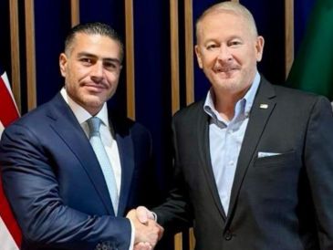 "Nuestra cooperación sigue entregando resultados", escribió Johnson para acompañar una foto en la que posó con Omar García Harfuch. X/@USAmbMex